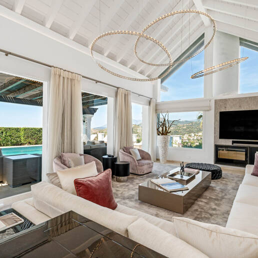 Elegant andalusisk villa med panoramautsikt och lugn integritet