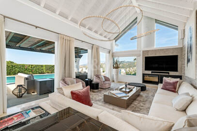 Elegancka willa Andaluzjańska z panoramicznymi widokami i spokojną prywatnością