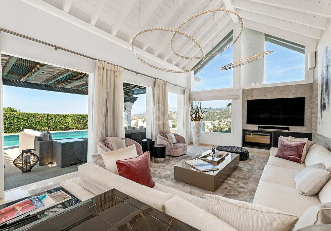Elegant Andalusian Villa with Panoramic Golf Views and Tranquil Privacy in La Quinta