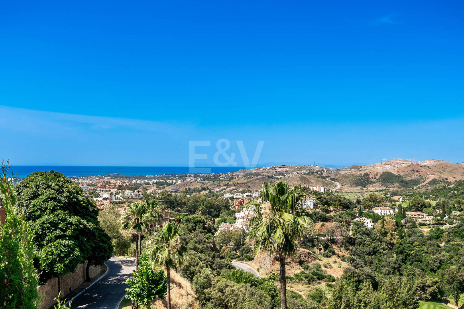 Elegancka willa Andaluzjańska z panoramicznymi widokami i spokojną prywatnością