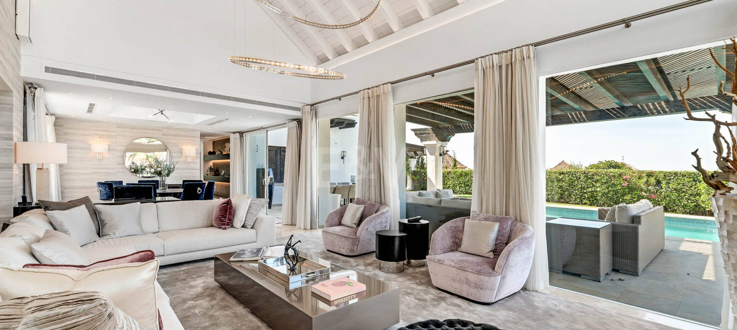Elegant andalusisk villa med panoramautsikt och lugn integritet