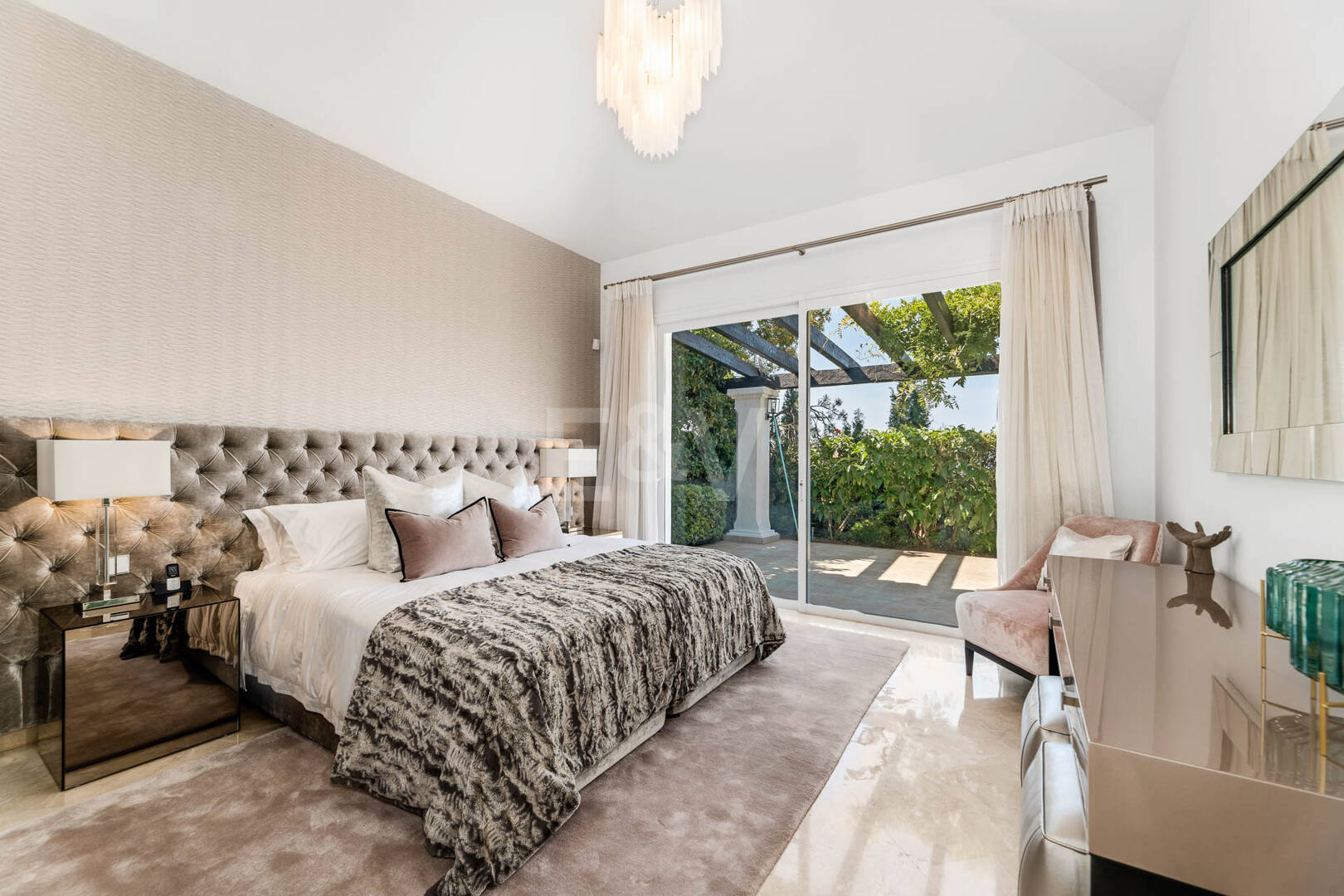 Elegancka willa Andaluzjańska z panoramicznymi widokami i spokojną prywatnością