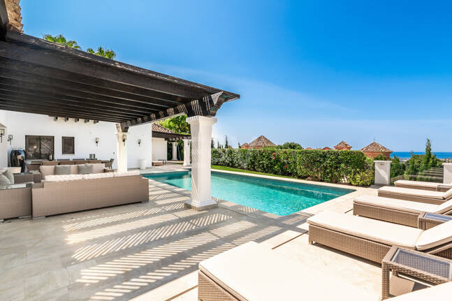 Elegancka willa Andaluzjańska z panoramicznymi widokami i spokojną prywatnością