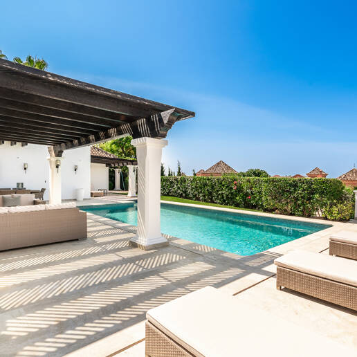 Elegancka willa Andaluzjańska z panoramicznymi widokami i spokojną prywatnością