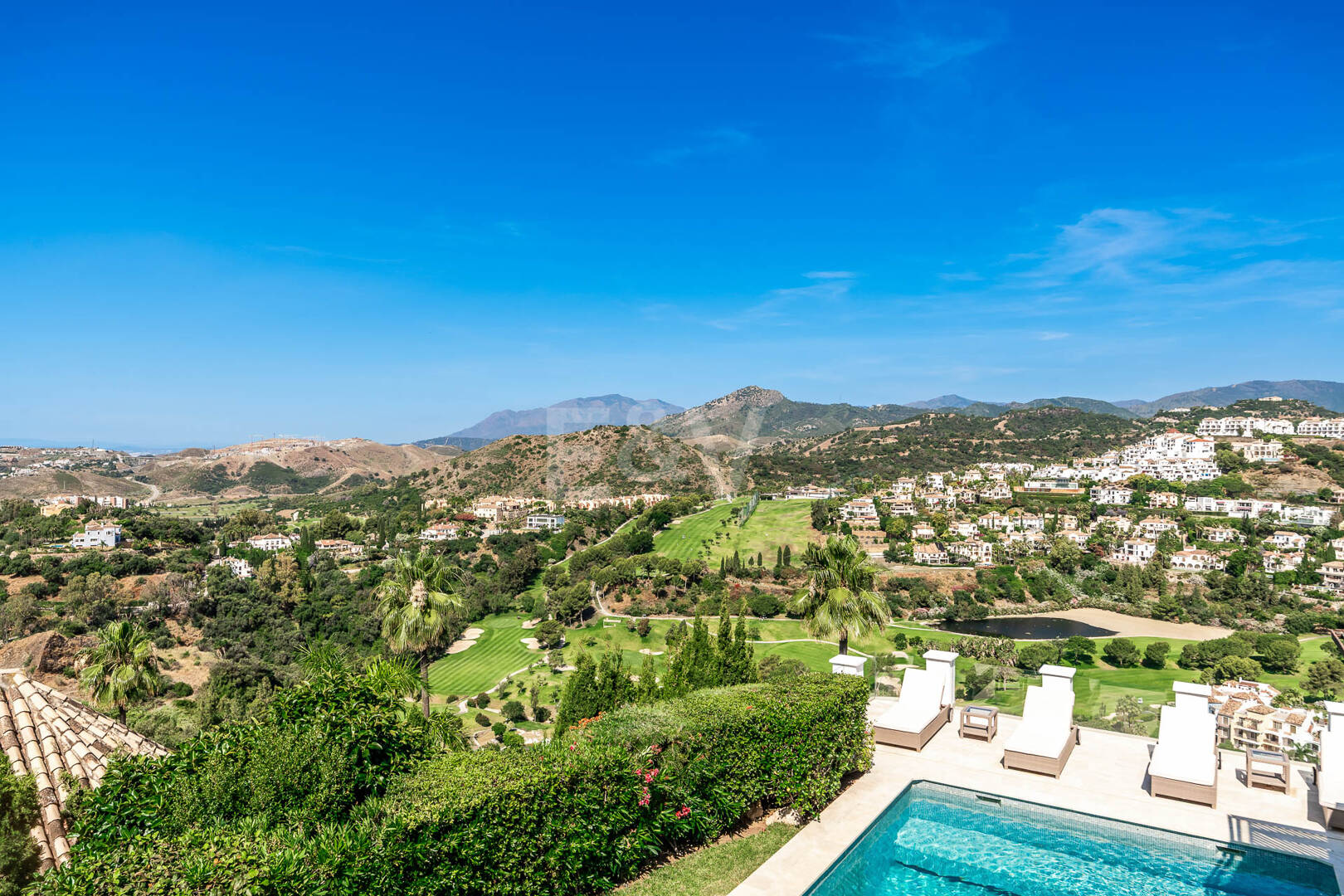 Elegancka willa Andaluzjańska z panoramicznymi widokami i spokojną prywatnością
