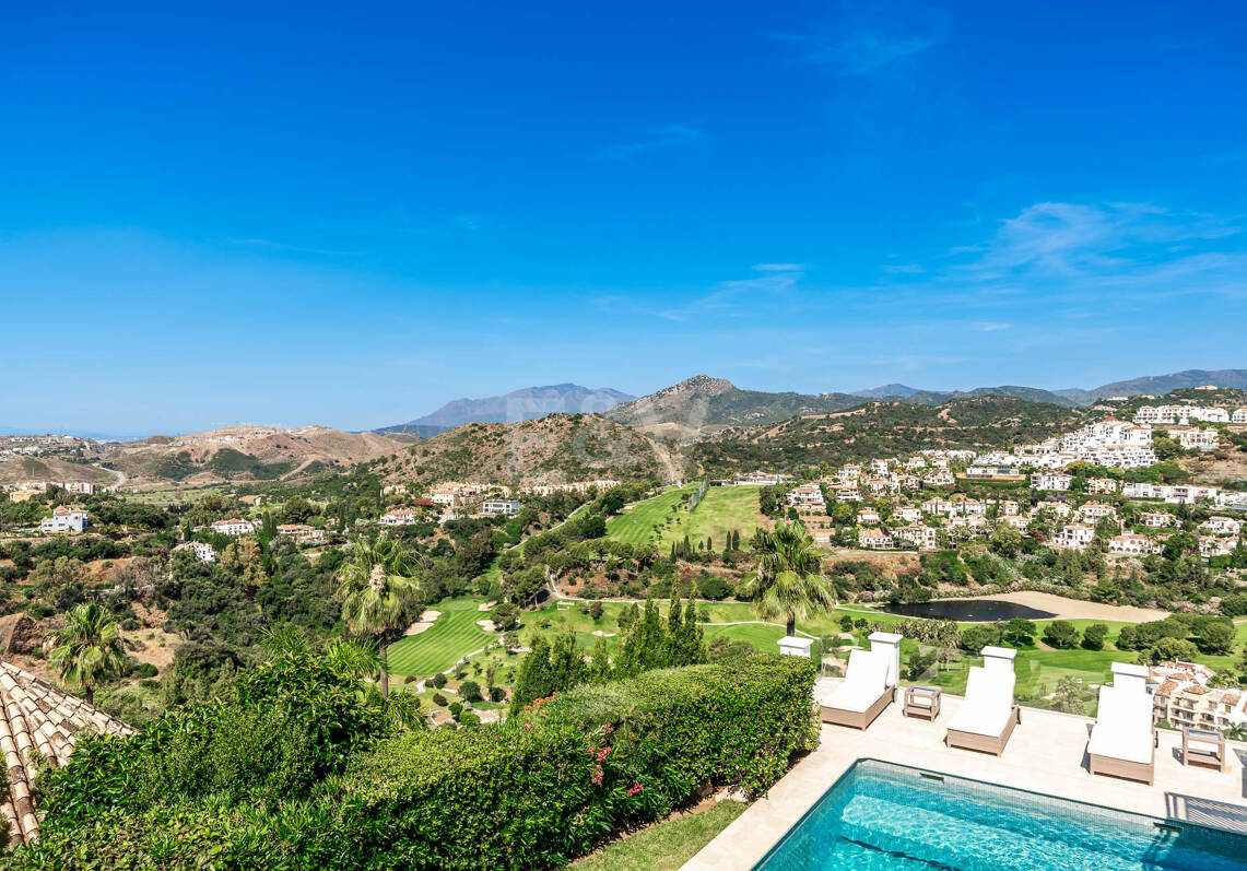 Elegant Andalusian Villa with Panoramic Golf Views and Tranquil Privacy in La Quinta