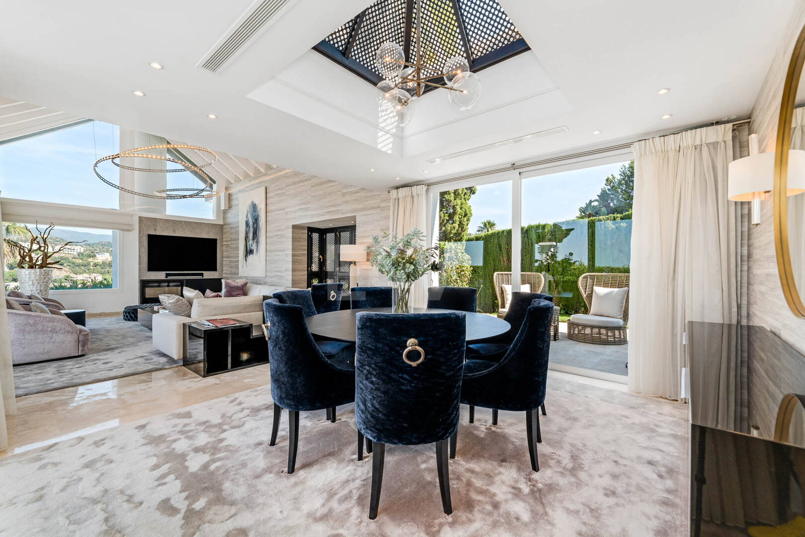 Elegancka willa Andaluzjańska z panoramicznymi widokami i spokojną prywatnością