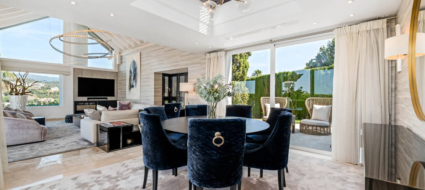 Elegant andalusisk villa med panoramautsikt och lugn integritet