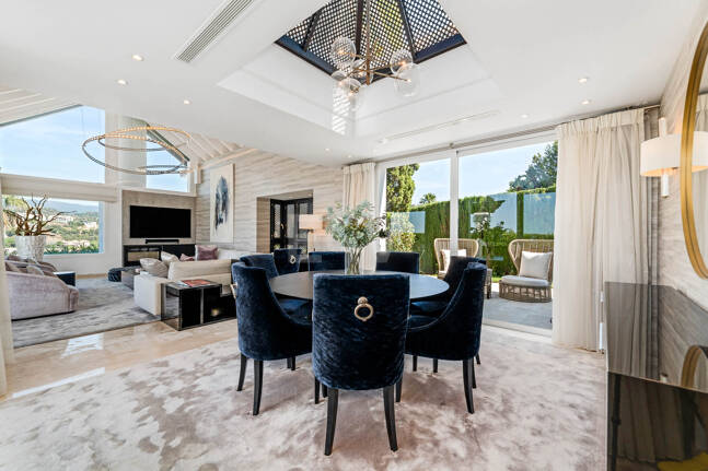 Elegancka willa Andaluzjańska z panoramicznymi widokami i spokojną prywatnością