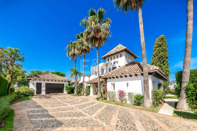 Elegancka willa Andaluzjańska z panoramicznymi widokami i spokojną prywatnością