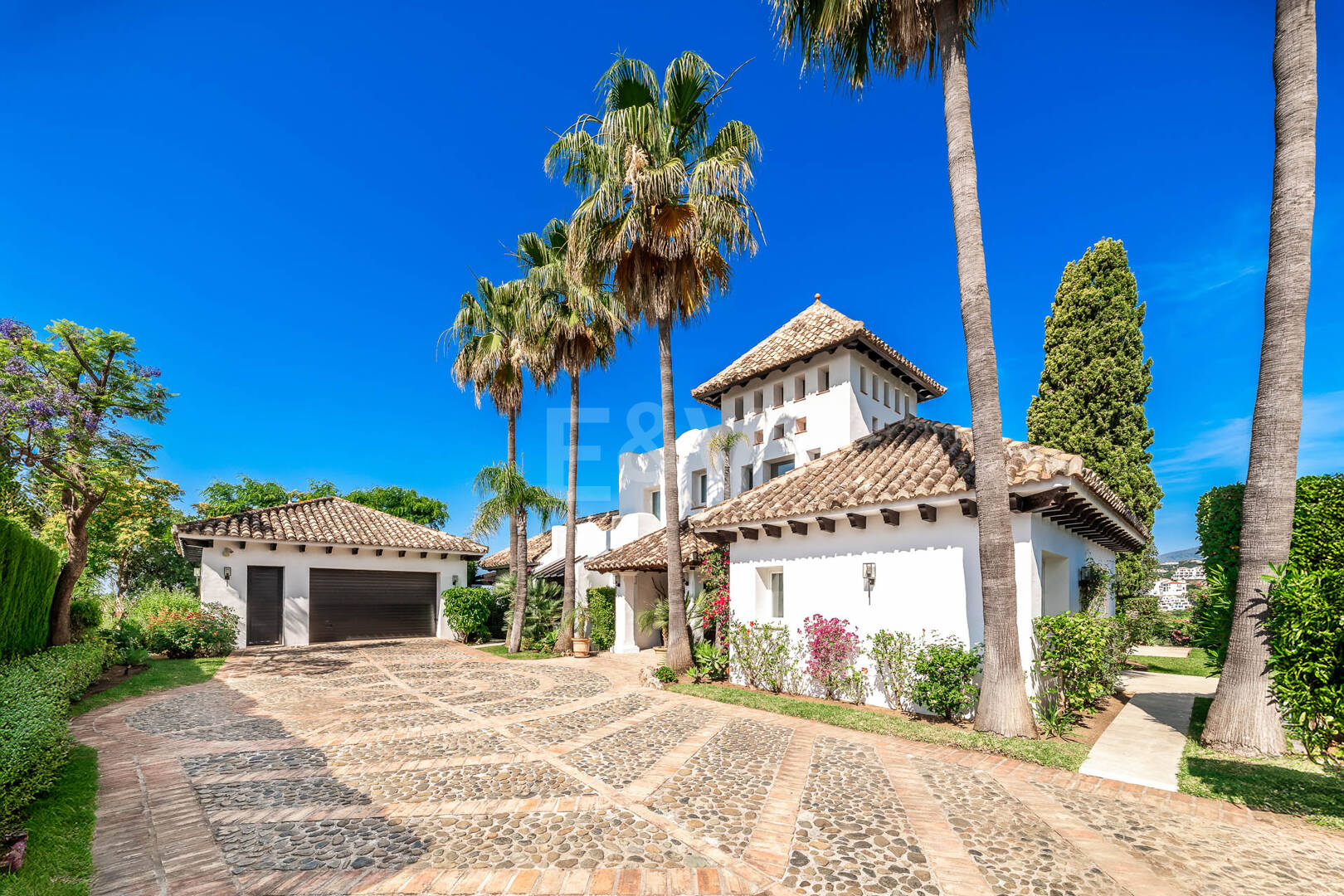 Elegancka willa Andaluzjańska z panoramicznymi widokami i spokojną prywatnością