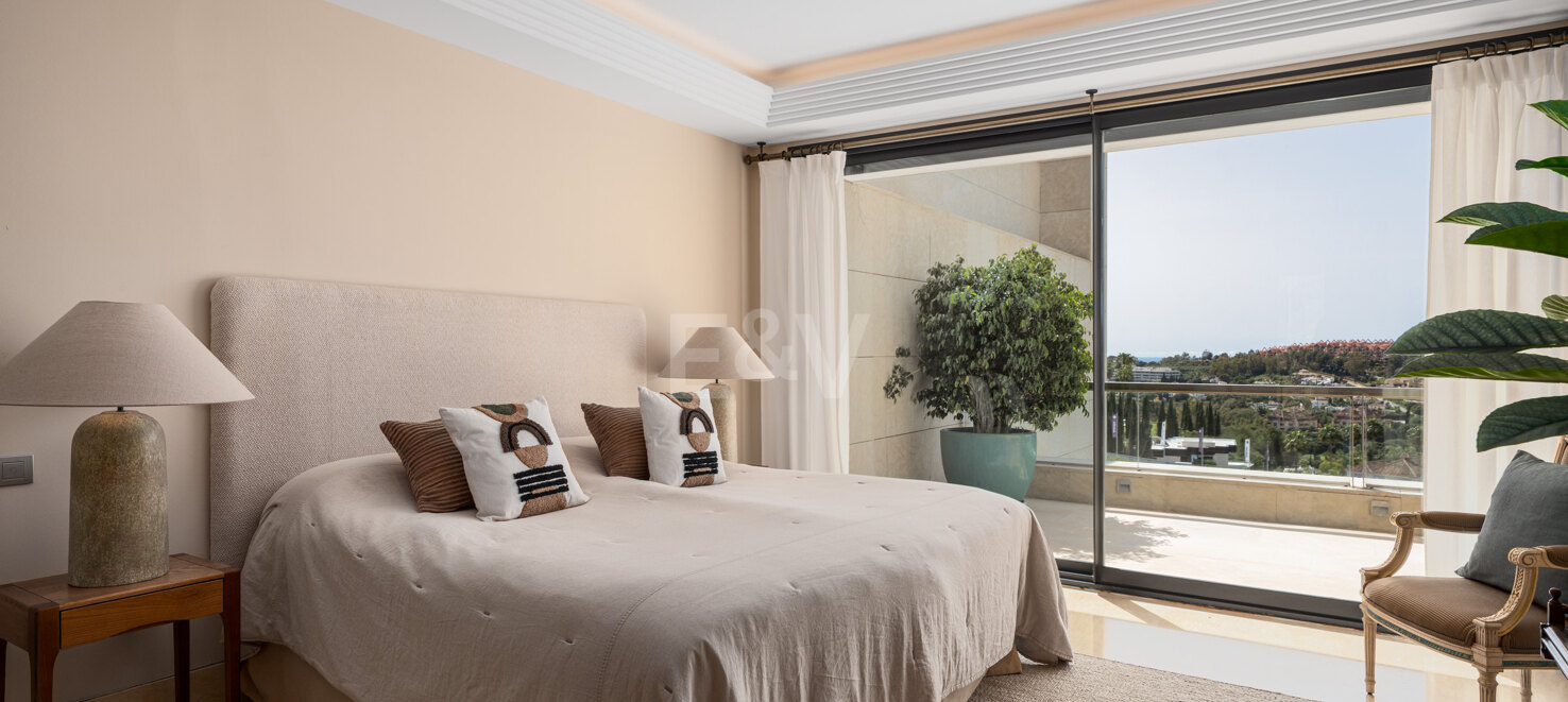 Lyx Duplex Penthouse i Nueva Andalucia med privat pool och panorama Utsikt