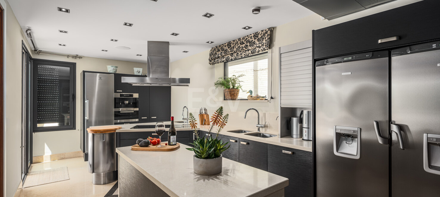 Lyx Duplex Penthouse i Nueva Andalucia med privat pool och panorama Utsikt