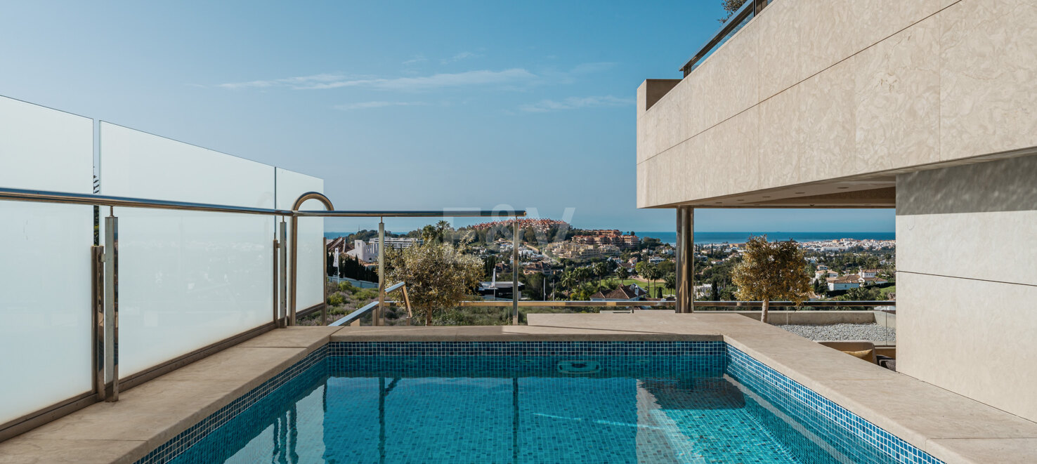 Lyx Duplex Penthouse i Nueva Andalucia med privat pool och panorama Utsikt
