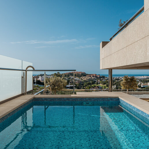 Lyx Duplex Penthouse i Nueva Andalucia med privat pool och panorama Utsikt