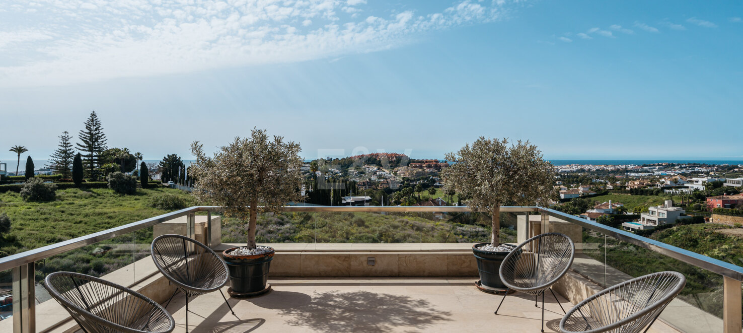 Lyx Duplex Penthouse i Nueva Andalucia med privat pool och panorama Utsikt