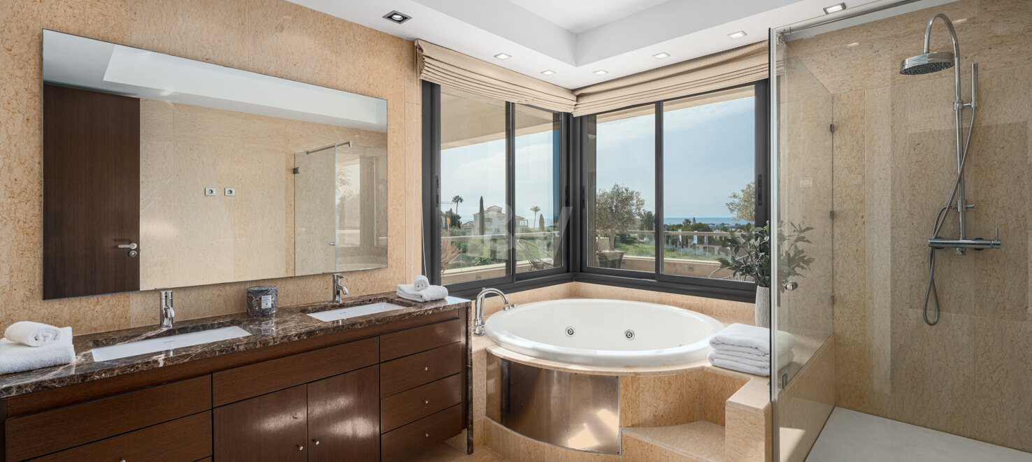 Lyx Duplex Penthouse i Nueva Andalucia med privat pool och panorama Utsikt