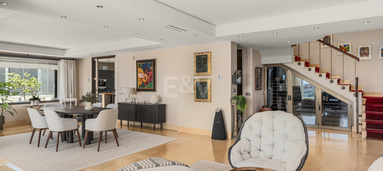Lyx Duplex Penthouse i Nueva Andalucia med privat pool och panorama Utsikt