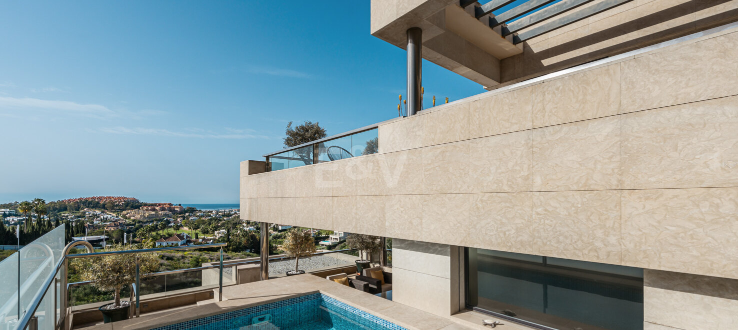 Lyx Duplex Penthouse i Nueva Andalucia med privat pool och panorama Utsikt