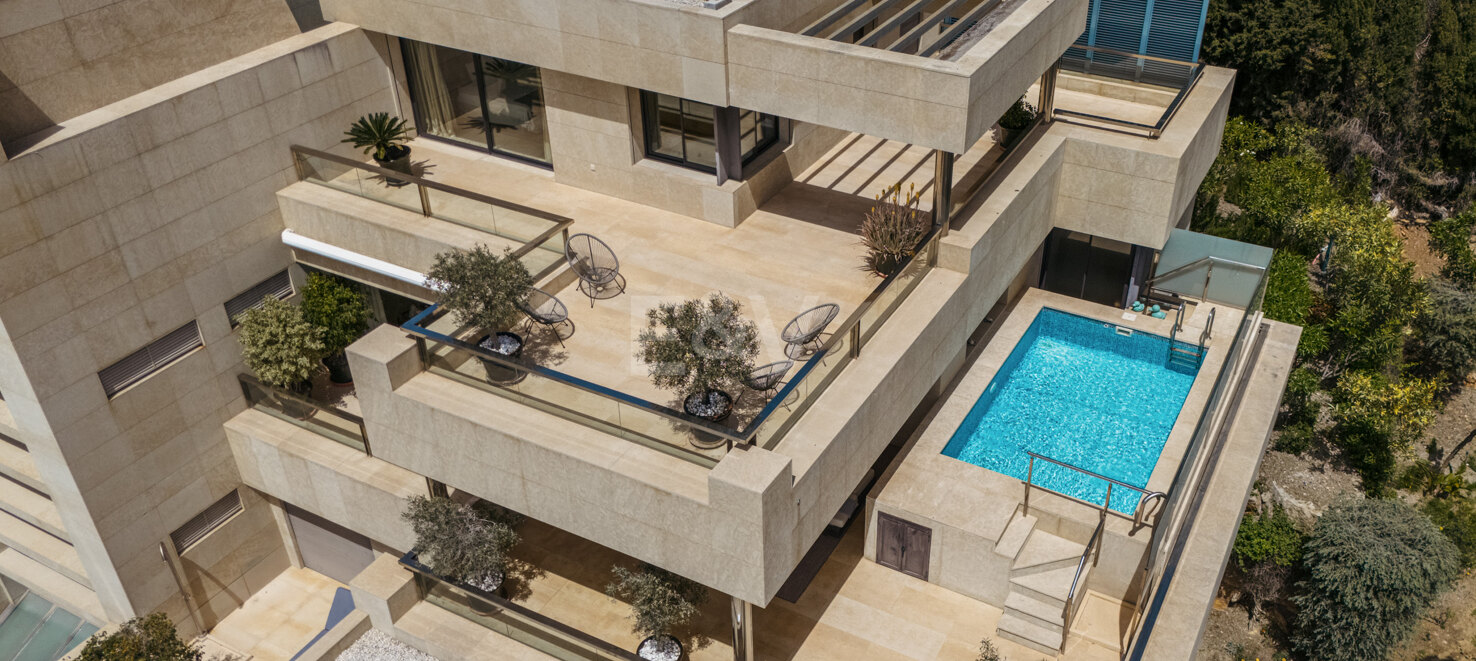 Lyx Duplex Penthouse i Nueva Andalucia med privat pool och panorama Utsikt