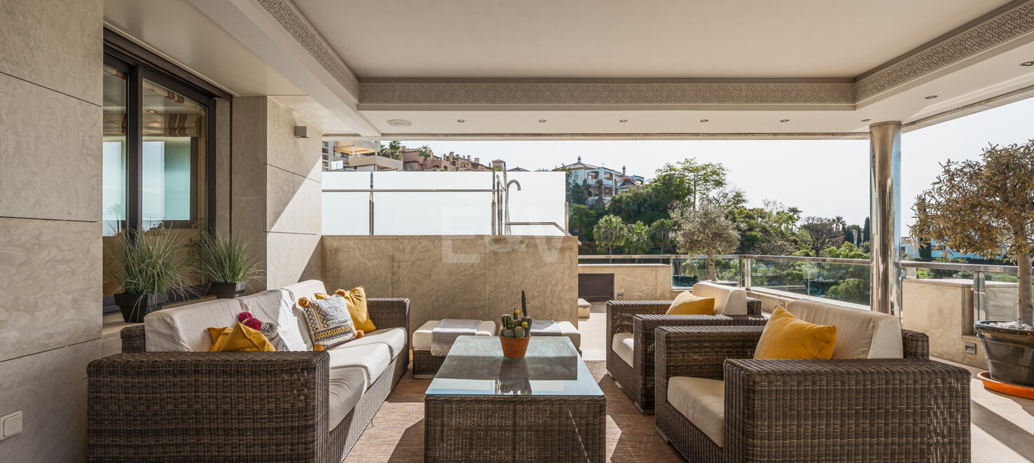 Lyx Duplex Penthouse i Nueva Andalucia med privat pool och panorama Utsikt