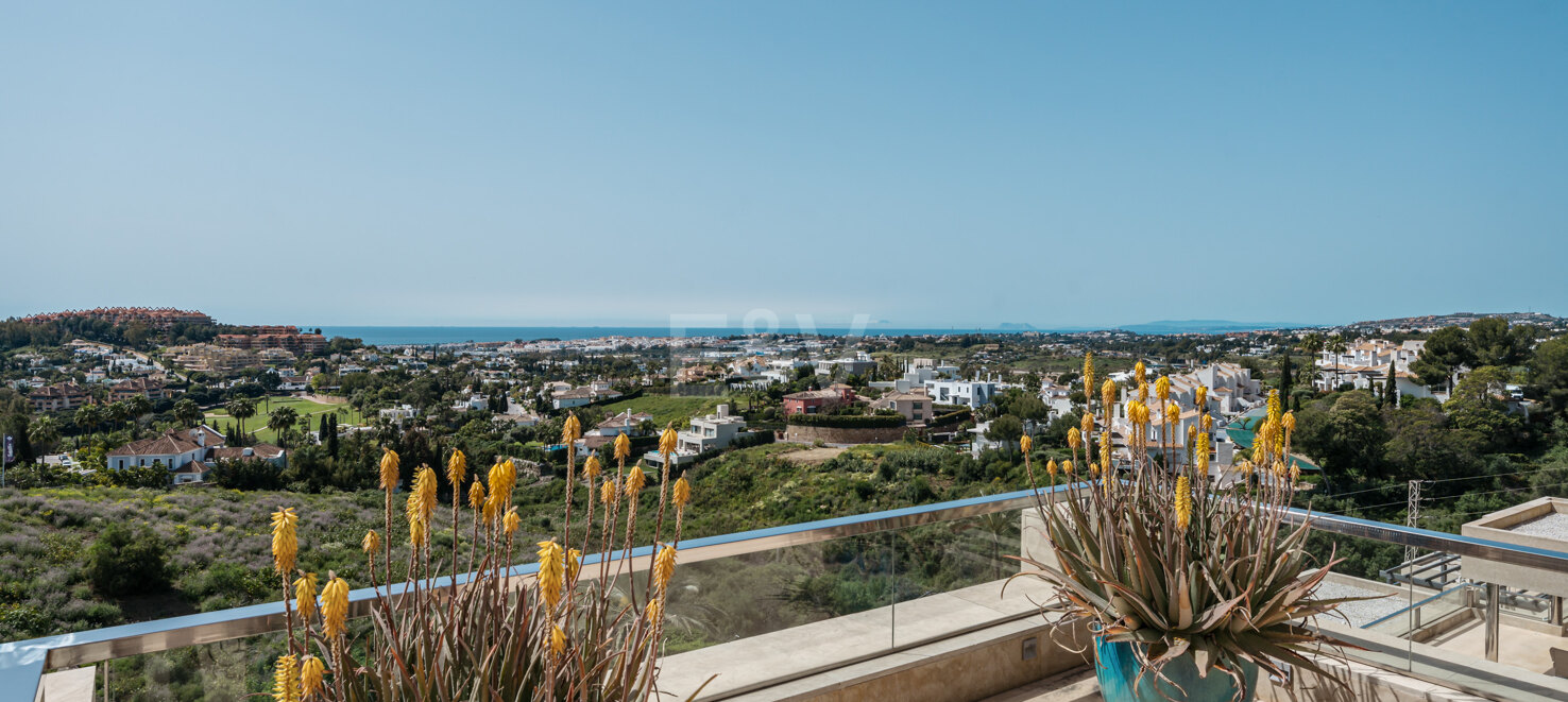 Lyx Duplex Penthouse i Nueva Andalucia med privat pool och panorama Utsikt