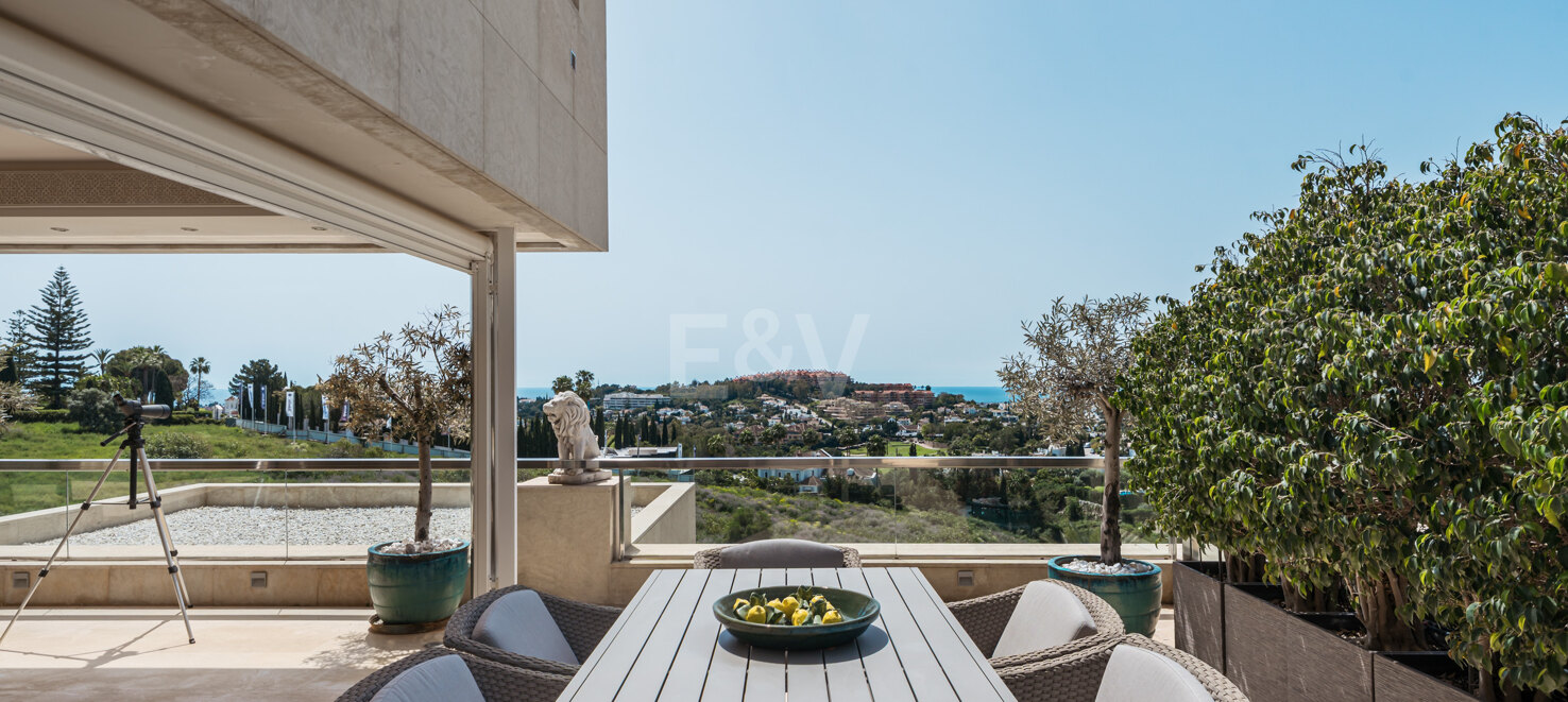 Lyx Duplex Penthouse i Nueva Andalucia med privat pool och panorama Utsikt