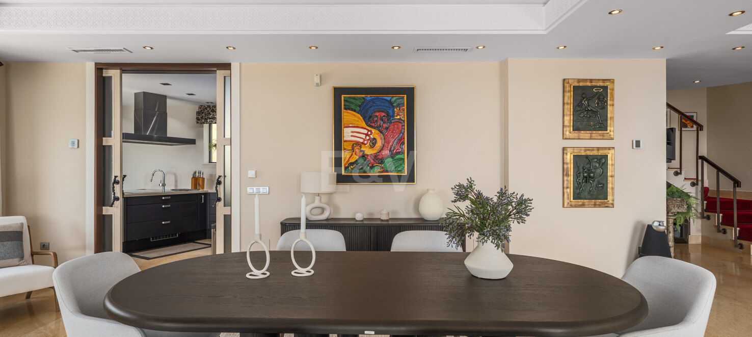Lyx Duplex Penthouse i Nueva Andalucia med privat pool och panorama Utsikt