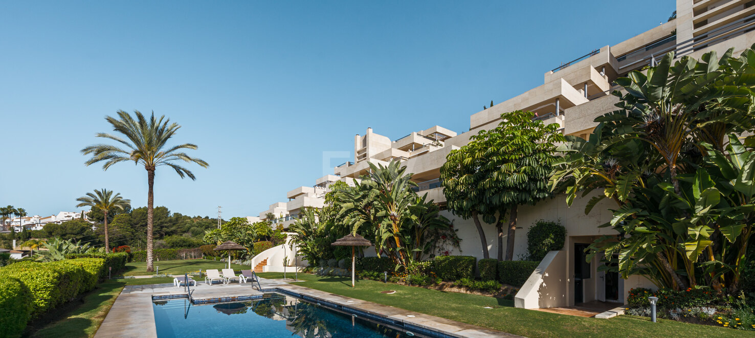 Lyx Duplex Penthouse i Nueva Andalucia med privat pool och panorama Utsikt