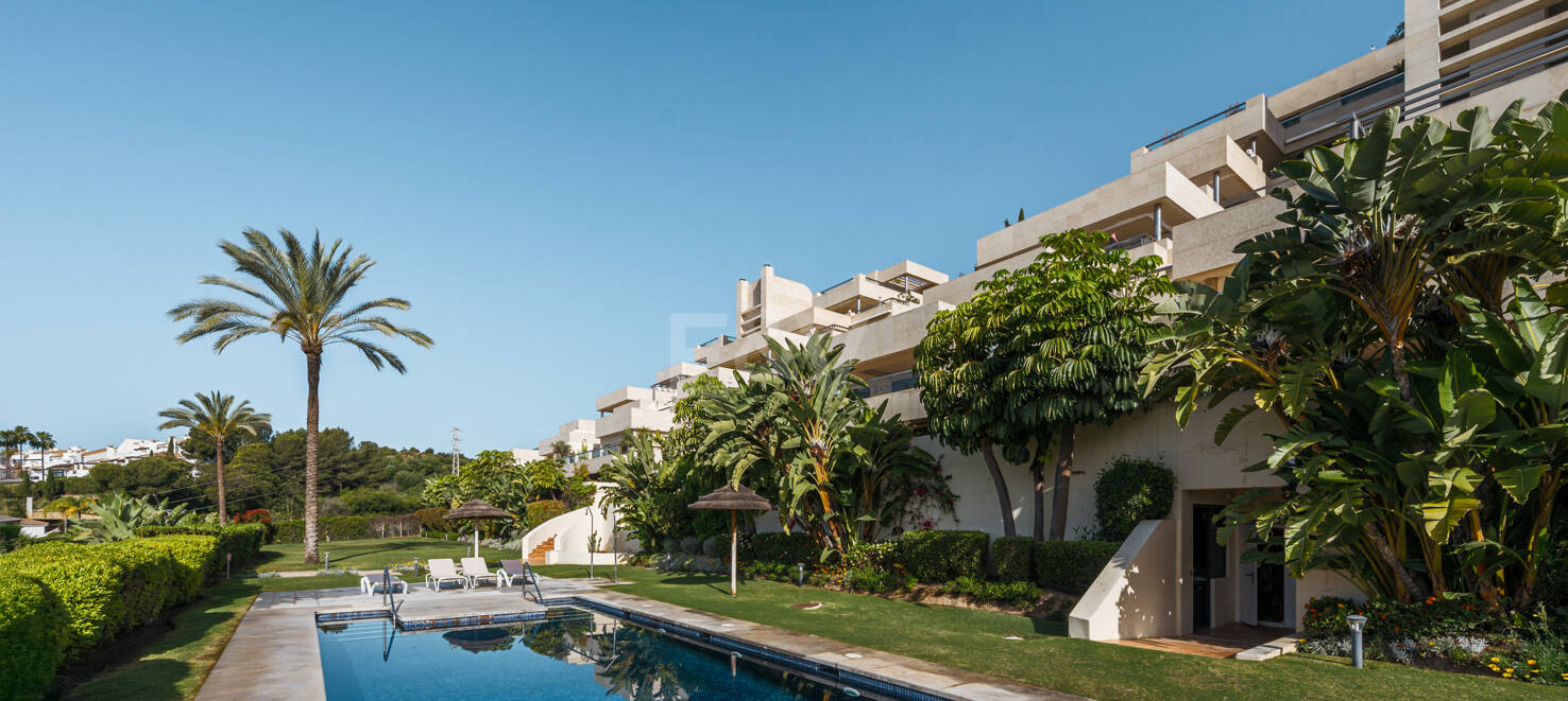 Penthouse Duplex de luxe à Nueva Andalucia avec piscine privée et panoramique Vues