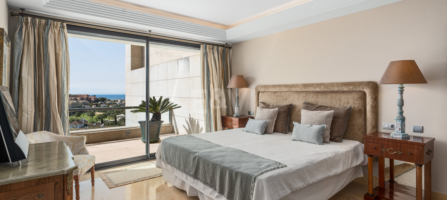 Lyx Duplex Penthouse i Nueva Andalucia med privat pool och panorama Utsikt