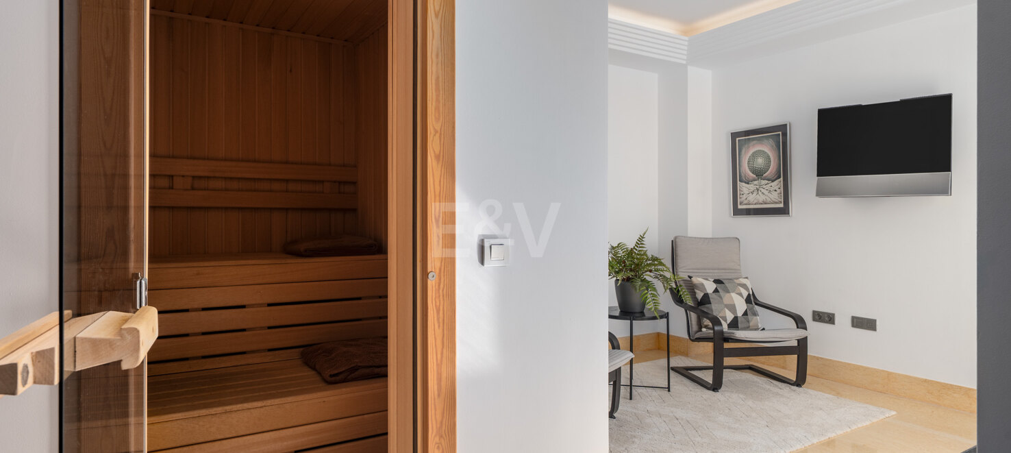 Lyx Duplex Penthouse i Nueva Andalucia med privat pool och panorama Utsikt