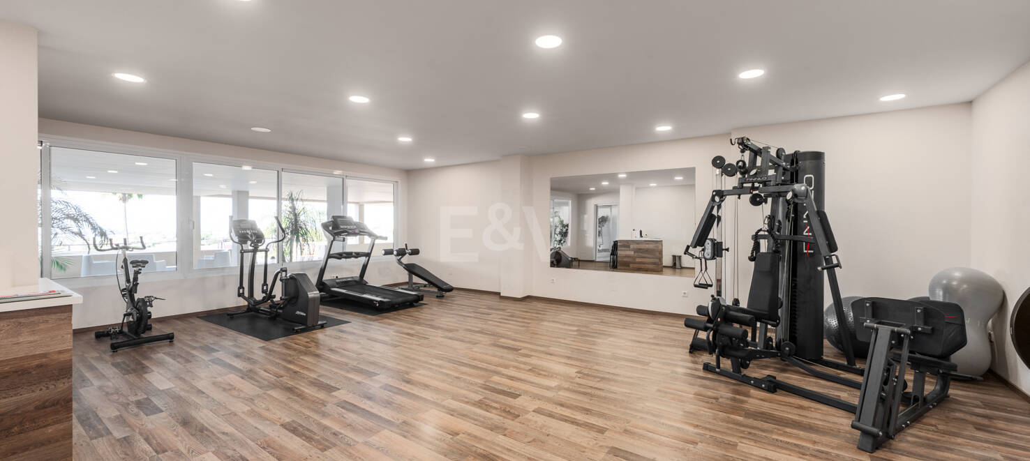 Penthouse Duplex de luxe à Nueva Andalucia avec piscine privée et panoramique Vues