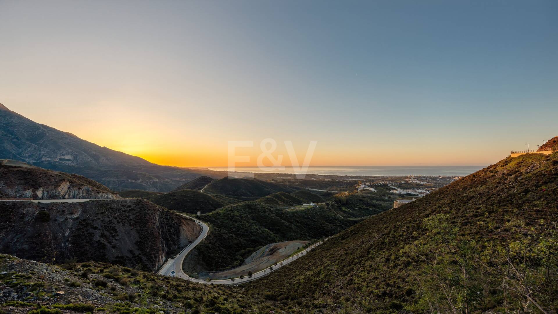 Samtida komfort och ljusfylld designer lägenhet med Sea Views