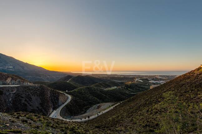 Contemporary Comfort and Light-Filled Designer apartment with Sea Views