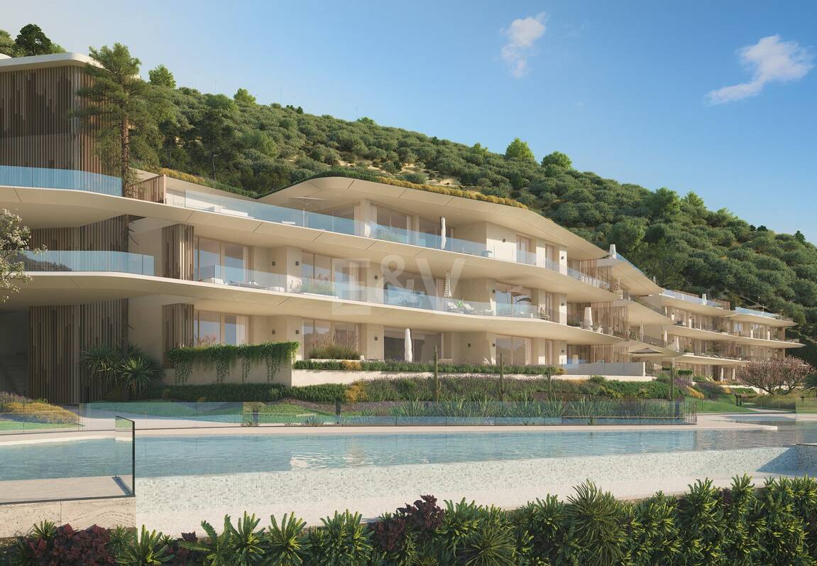 Contemporary Comfort and Light-Filled Designer apartment with Sea Views