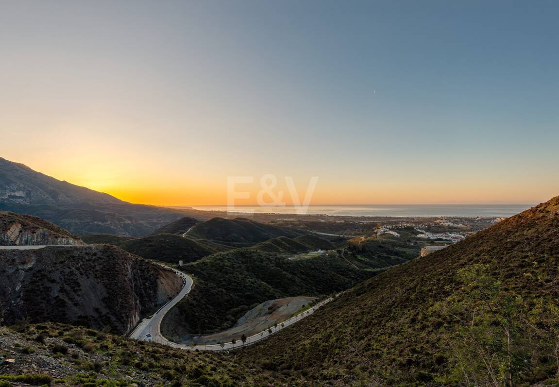 Panoramische Penthouse-Wohnung mit privatem Pool und Meerblick