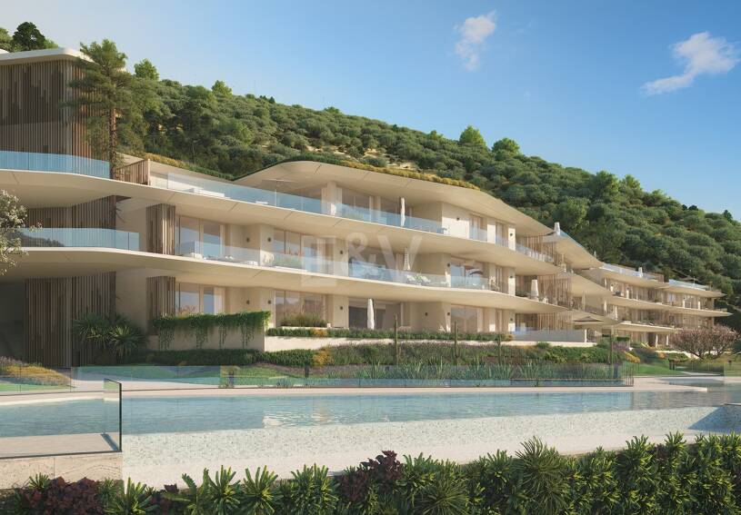 Panoramische Penthouse-Wohnung mit privatem Pool und Meerblick