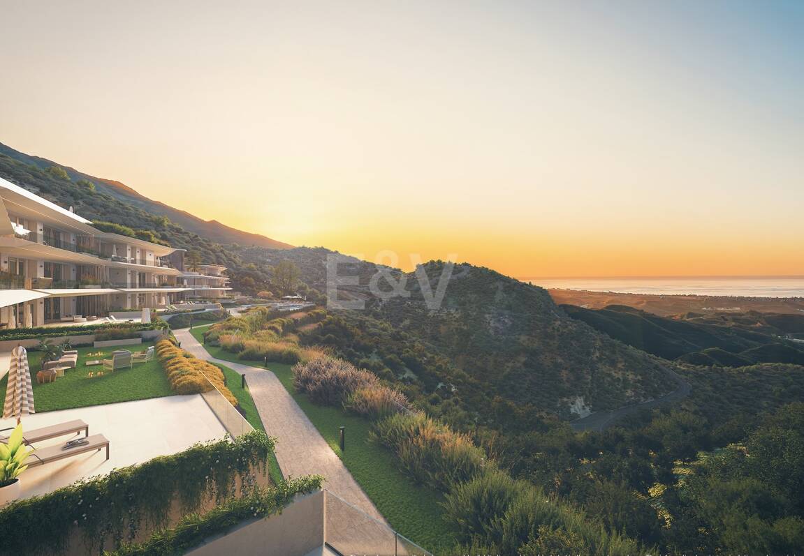 Panoramische Penthouse-Wohnung mit privatem Pool und Meerblick