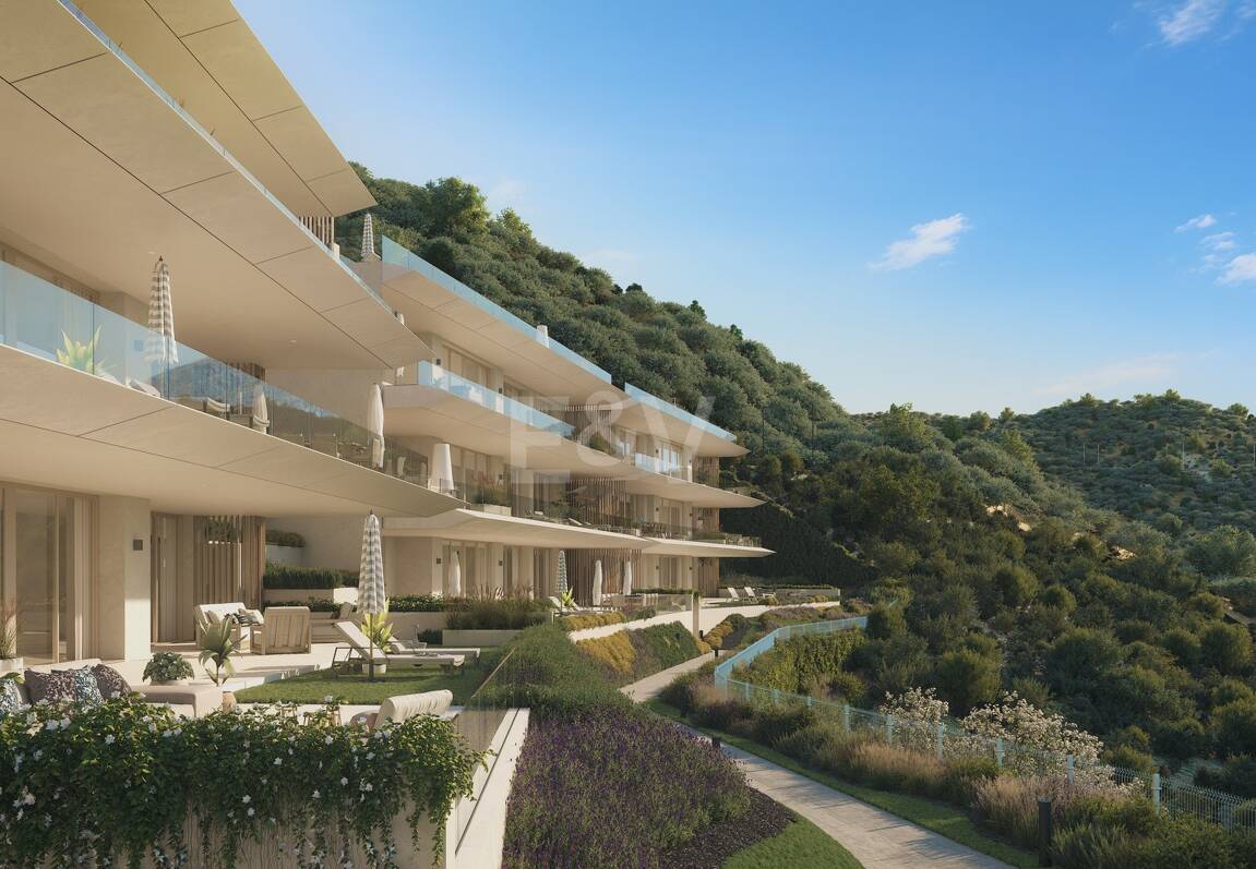 Panoramische Penthouse-Wohnung mit privatem Pool und Meerblick