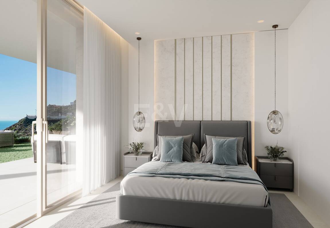 Panoramische Penthouse-Wohnung mit privatem Pool und Meerblick