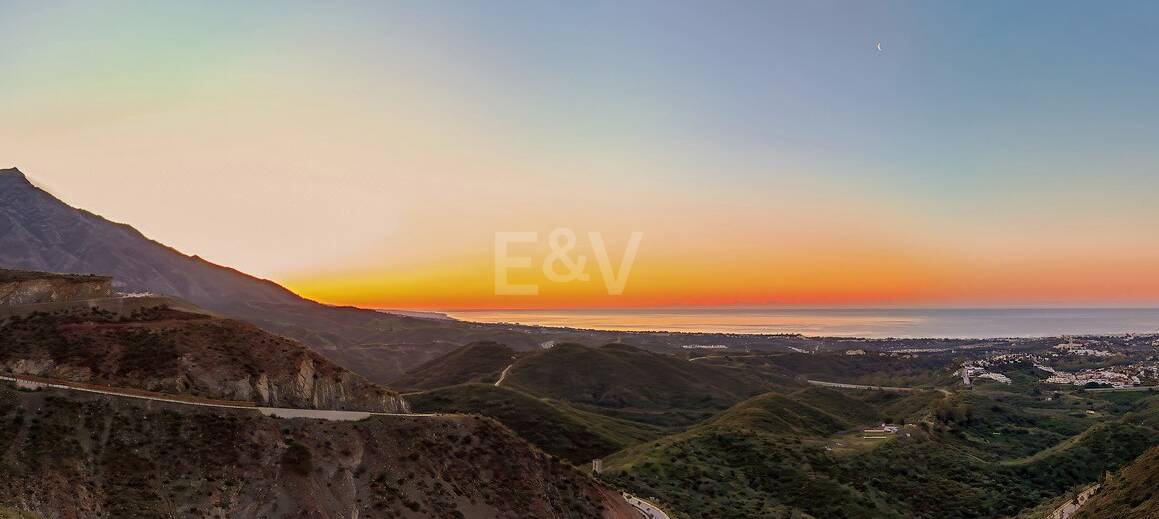 Luxury Garden Apartment with Panoramic Sea Views