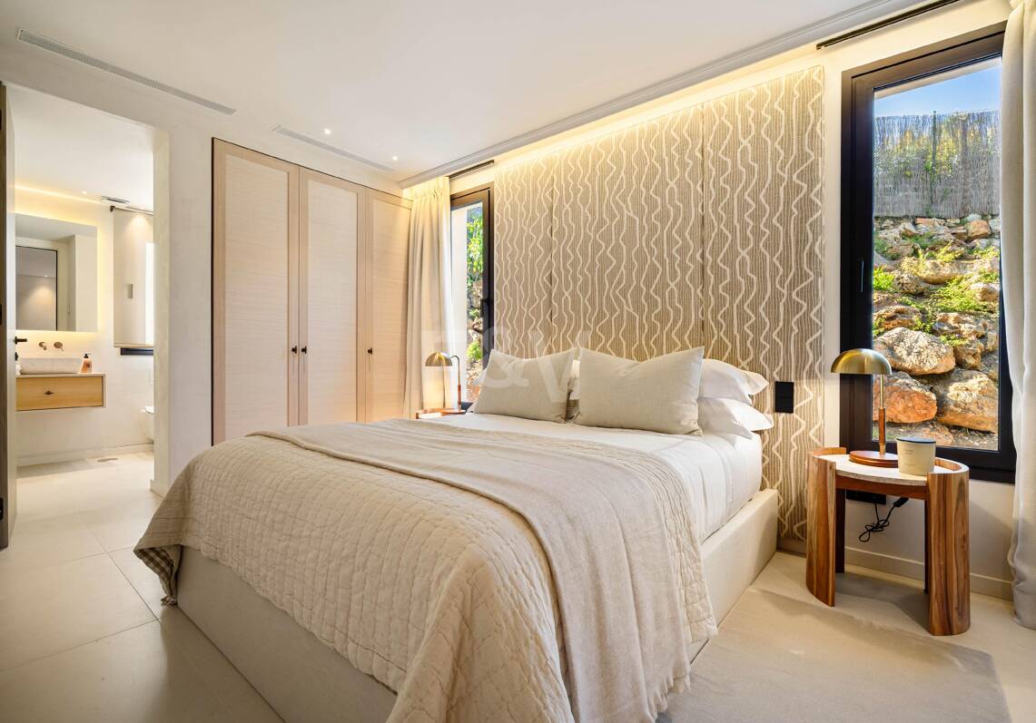 Exceptional One-Level Villa in a gated community in Nueva Andalucía