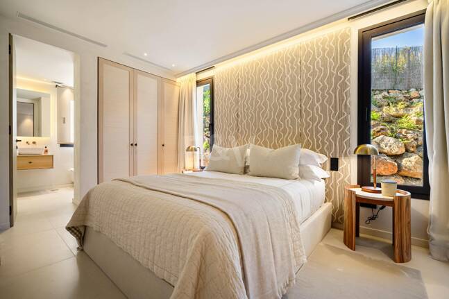 Außergewöhnliche einstöckige Villa in gesicherter Wohnanlage