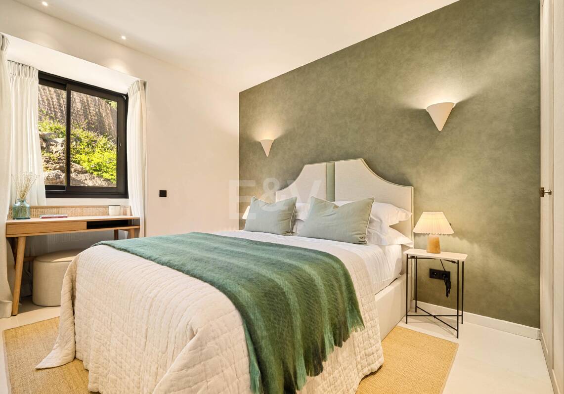 Exceptional One-Level Villa in a gated community in Nueva Andalucía