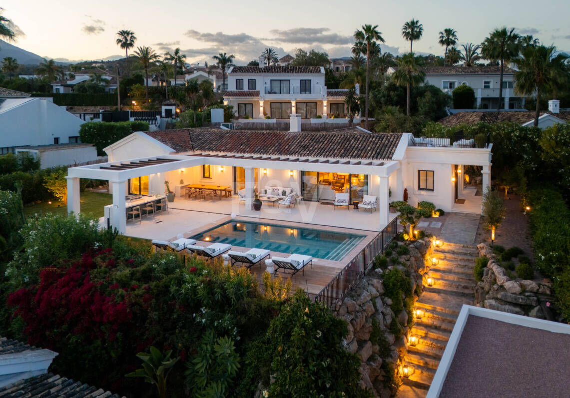 Exceptional One-Level Villa in a gated community in Nueva Andalucía
