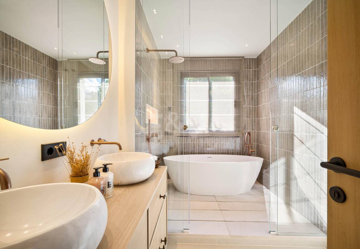 Außergewöhnliche einstöckige Villa in gesicherter Wohnanlage