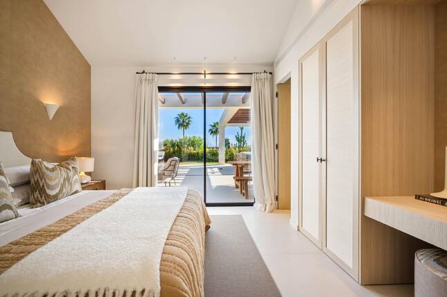 Außergewöhnliche einstöckige Villa in gesicherter Wohnanlage