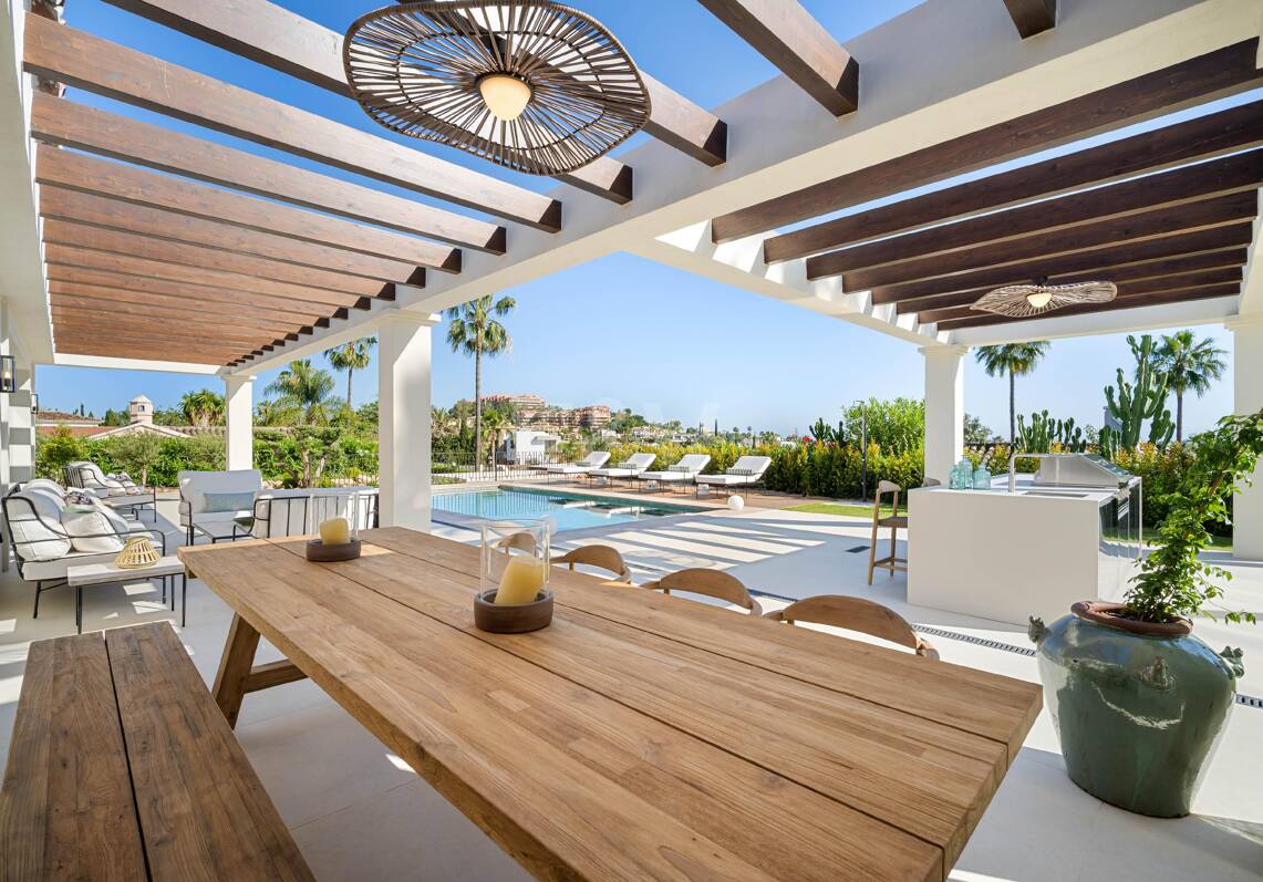 Exceptional One-Level Villa in a gated community in Nueva Andalucía