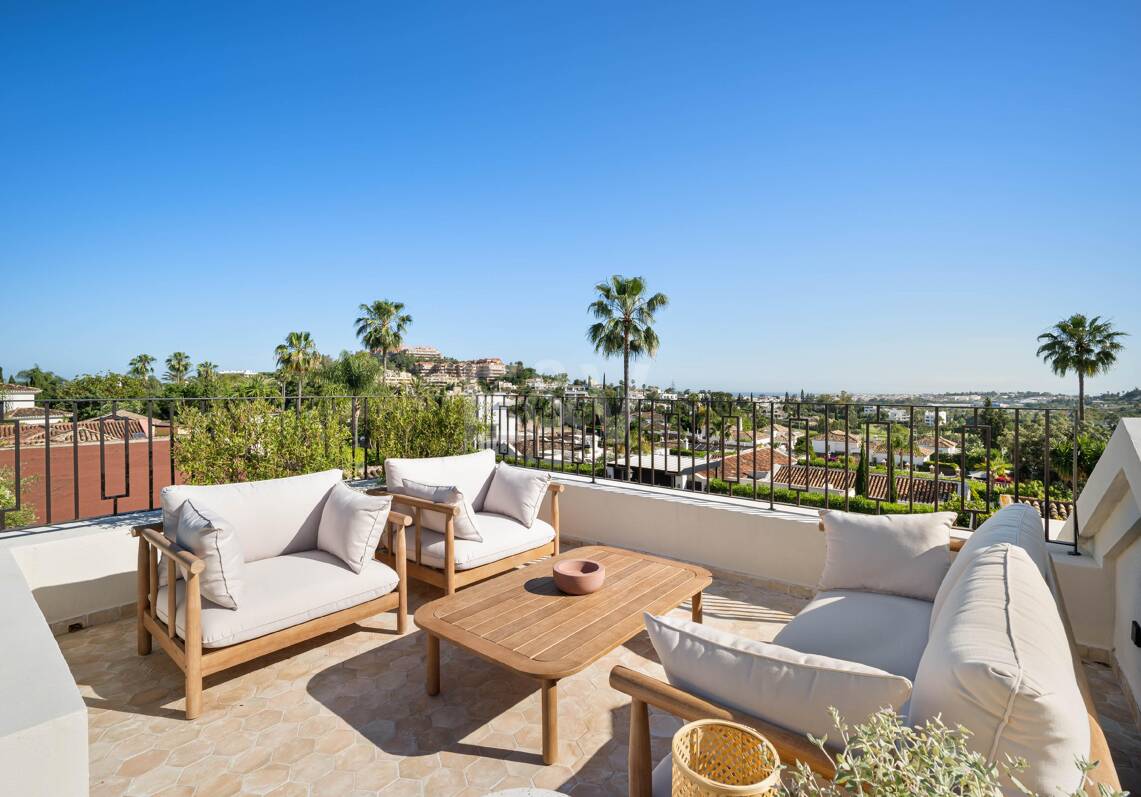 Exceptional One-Level Villa in a gated community in Nueva Andalucía